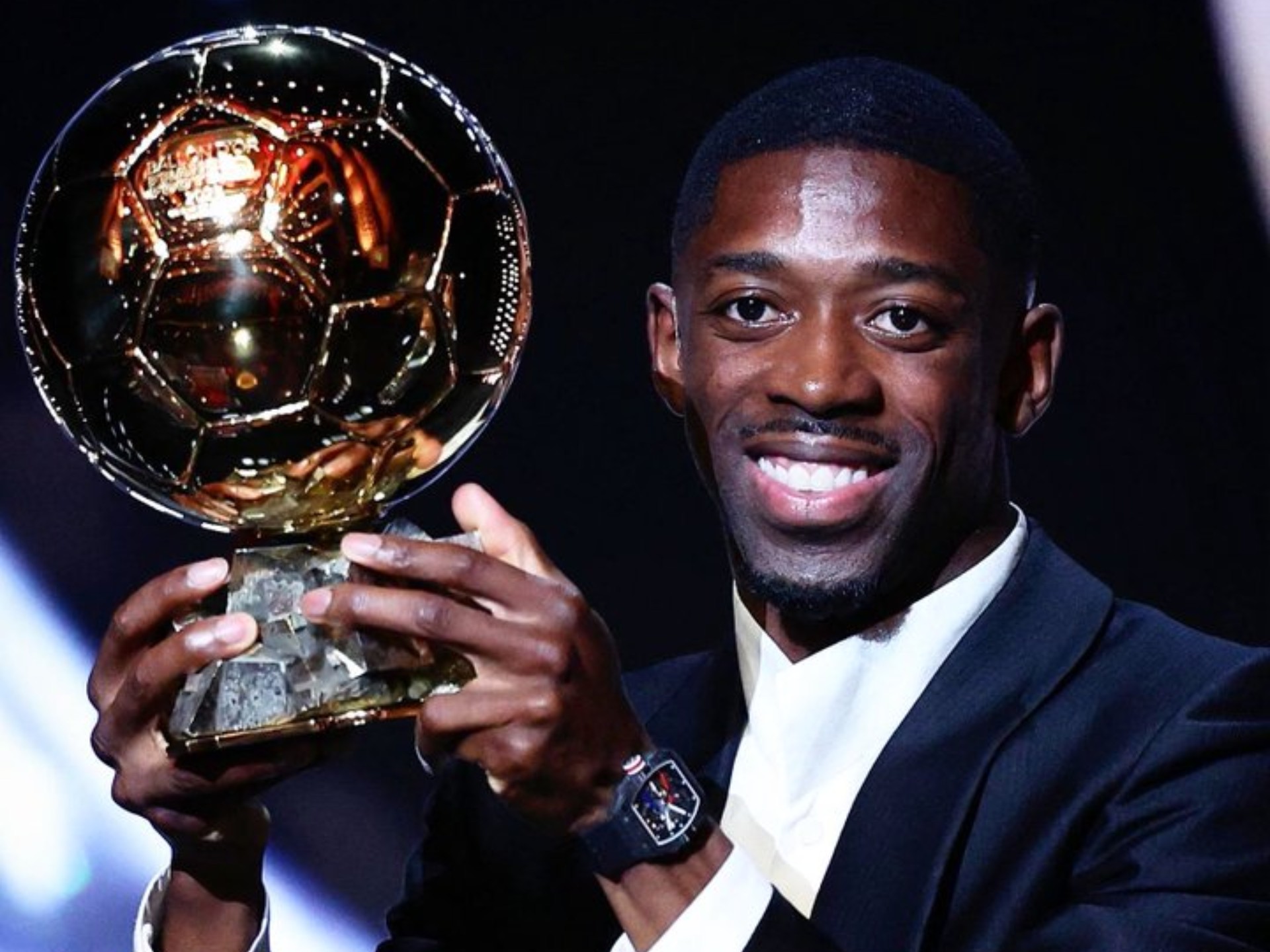 库里赛前训练身穿哈登10代球鞋