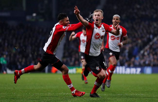 库里赛前训练身穿哈登10代球鞋