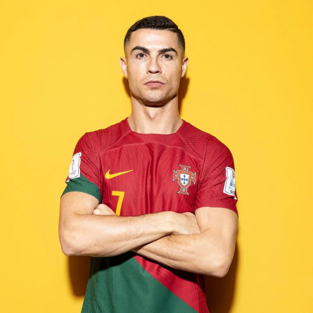 邓涵文因经济保障和新东家前景决定离开武汉三镇，加盟云南玉昆，成为球队核心球员。