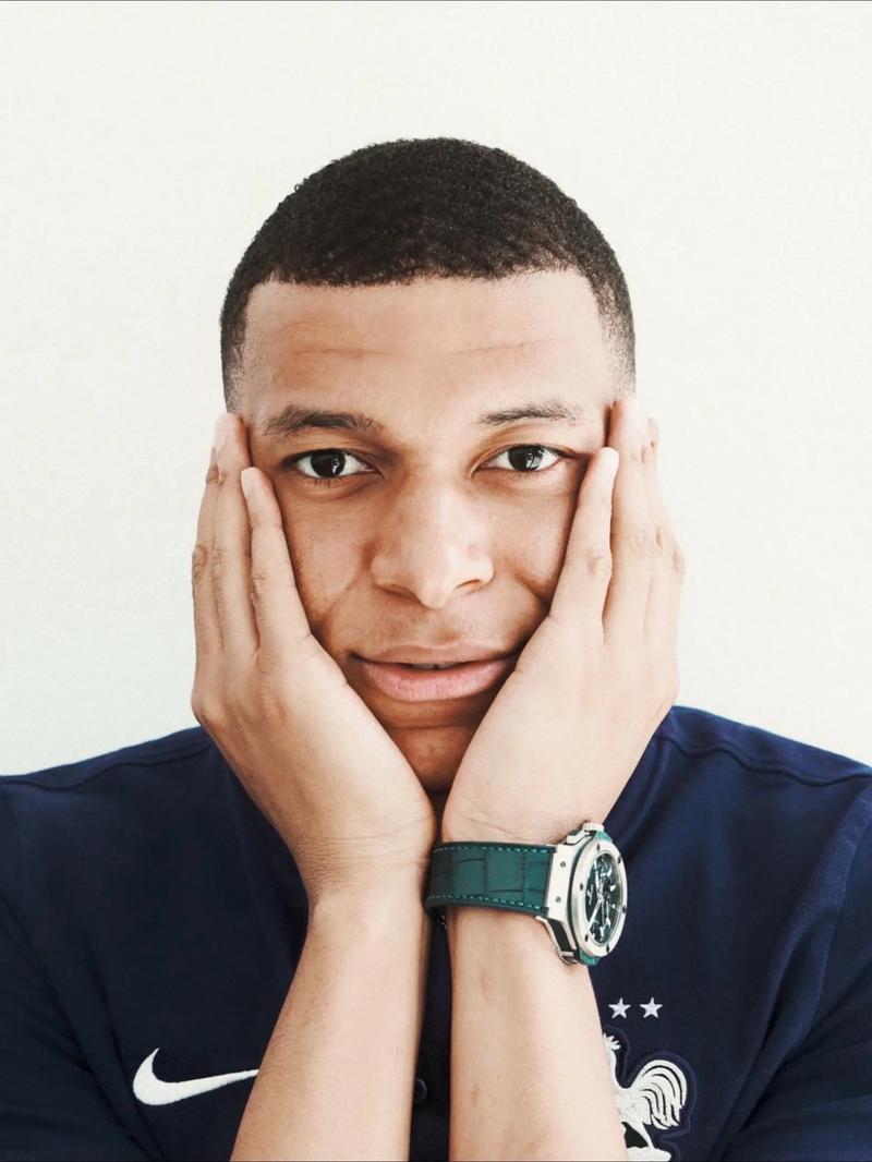 中超联赛11月最佳阵容出炉：法比奥、吴曦、王燊超领衔