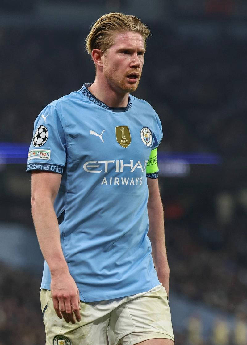 曼联主场迎战西汉姆联，两队均形势不佳，曼联有望取胜。