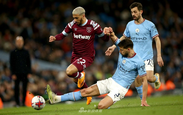 米体：那不勒斯冬窗急需补腰，已联系曼联询问引进梅努可行性